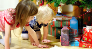 Emil Trinkflaschen für Kinder unter dem Weihnachtsbaum